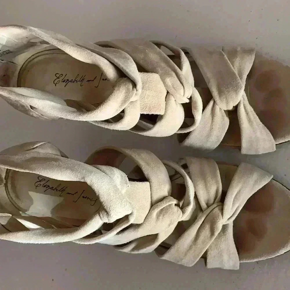 Elizabeth and James - Picture 4 of 7